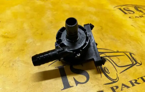 Ford Explorer VI Water pump L1M318D473FBC