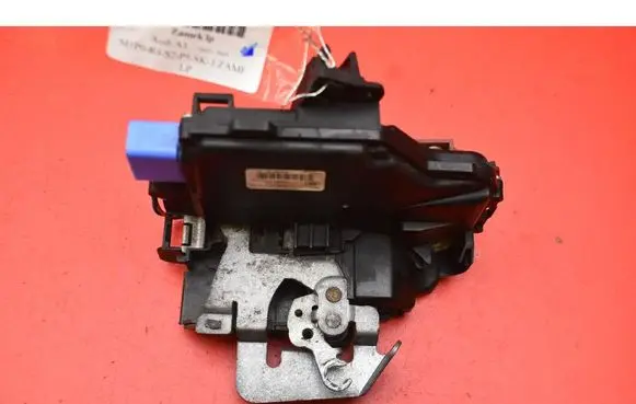 Audi A3 S3 8P Front door lock 4E1837015