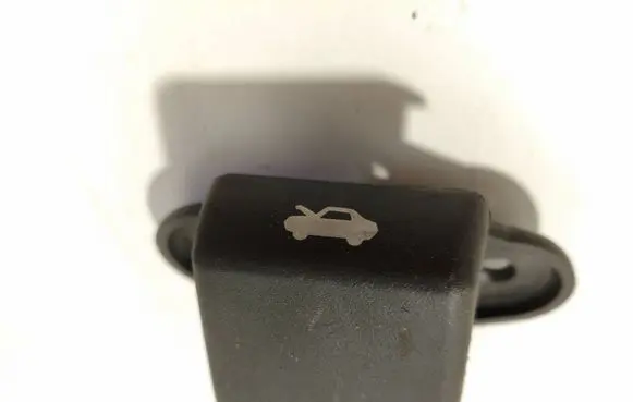 Chrysler 300 - 300C Engine bonnet (hood) release handle 