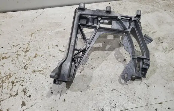 Headlight/headlamp mounting bracket