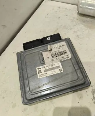 Audi Q3 8U Engine control unit/module 06K907425J 5WA1803001