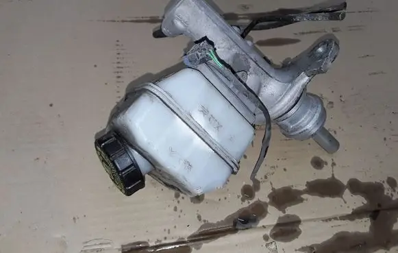 Mercedes-Benz Sprinter W906 Master brake cylinder 32667393