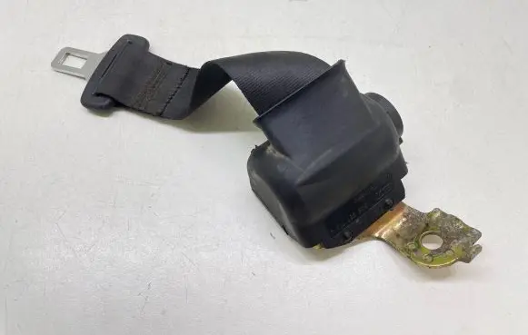 Audi 80 90 S2 B4 Middle seatbelt (rear) 8A9857713A