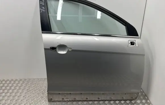 Chevrolet Captiva Front door