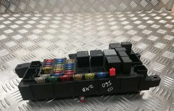 Volvo S60 Fuse module 8678449 518829007