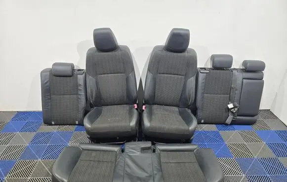 Toyota Auris E180 Seat set