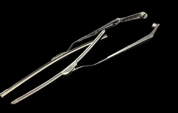 Jeep Grand Cherokee (WK) Front wiper blade arm