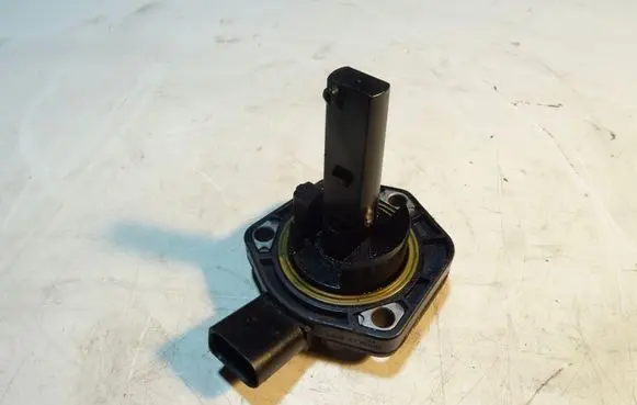Volkswagen Golf V Oil level sensor 1J0907660C