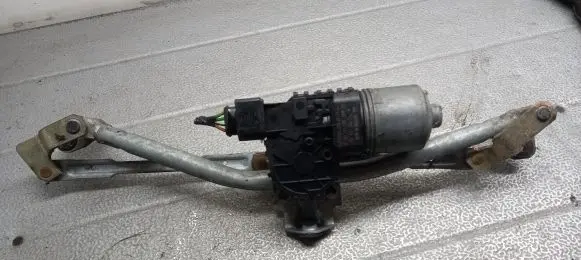 Volkswagen Polo Front wiper linkage 