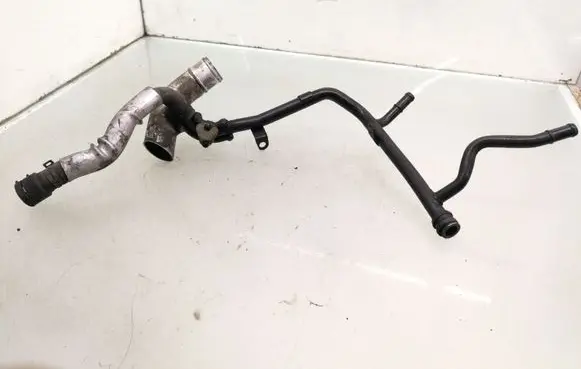 Volkswagen PASSAT B6 Engine coolant pipe/hose 03G121065H