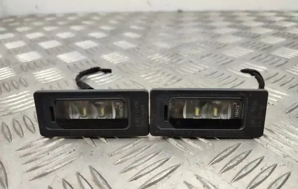 Volkswagen PASSAT B8 Number plate light