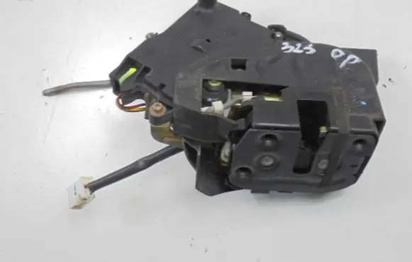 Mazda 323 Front door lock