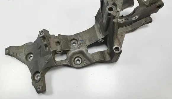 Volkswagen New Beetle Generator/alternator bracket 04L903143
