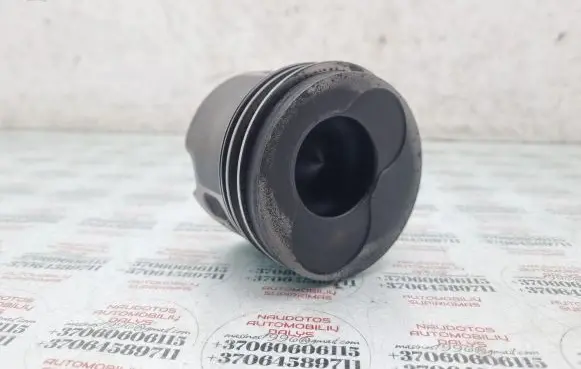 Volkswagen PASSAT B6 Piston 