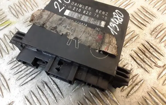 Mercedes-Benz E W210 Door control unit/module 2108207626 A2108207626