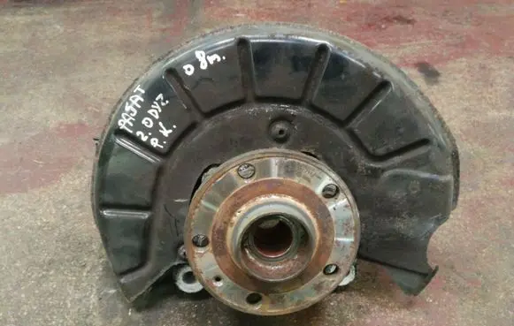 Volkswagen PASSAT B6 Front wheel hub