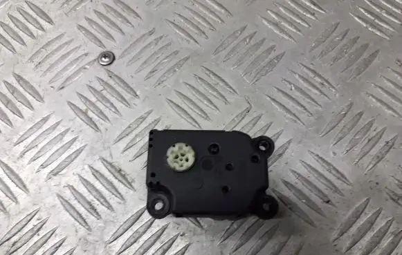 Ford Mondeo MK II A/C air flow flap actuator/motor 1S7H-19E616-AA
