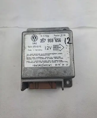 Volkswagen PASSAT B4 Airbag control unit/module 357959656 5WK40758391