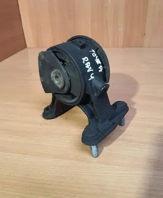 Toyota RAV 4 (XA30) Engine mount bracket