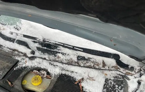 Audi A6 Allroad C5 Front wiper blade arm 