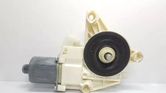 Mercedes-Benz C W204 Front door window regulator motor A2048200142