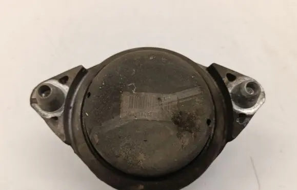 Mercedes-Benz C W204 Engine mount bracket A2122404117