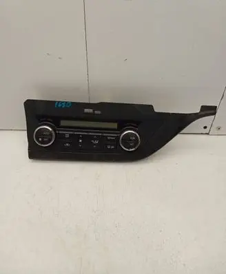 Toyota Auris E180 Climate control unit 5590002360 5424030A