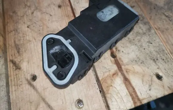 Fuel tank cap lock motor