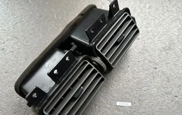 Nissan Patrol Y61 Dash center air vent grill 68750VB000