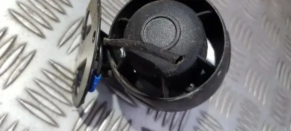 Volkswagen PASSAT B4 Horn signal