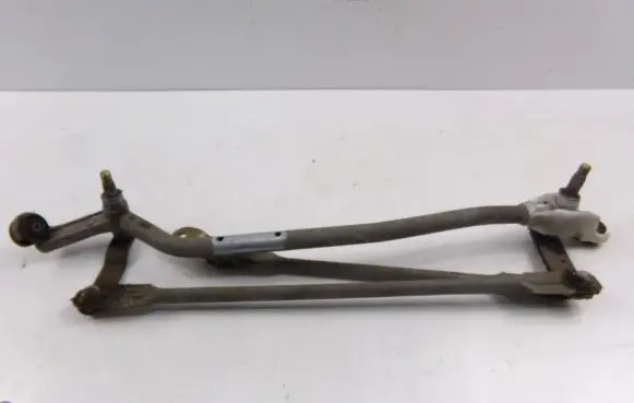 Nissan Sentra B15 Front wiper linkage 