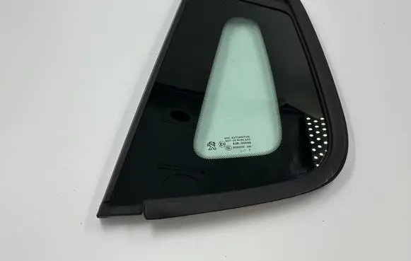 Peugeot 2008 I Rear side window