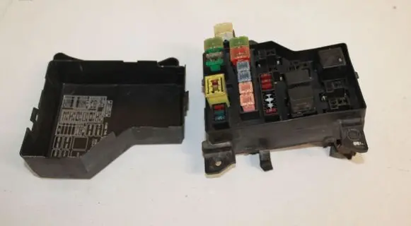 Volvo S40, V40 Fuse module 30807015 72542490