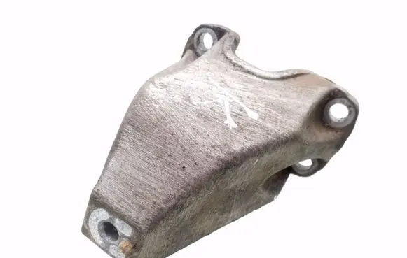 Volkswagen PASSAT B5 Engine mounting bracket 8D0399113AB