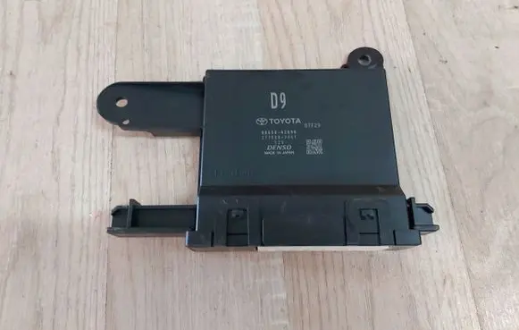 Toyota RAV 4 (XA50) Trunk lid opening control unit 88650-42890