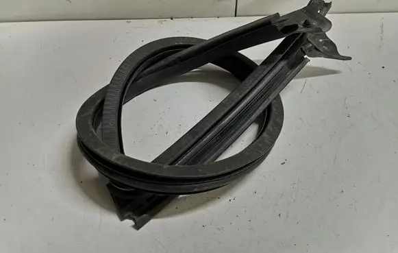 Audi A5 8T 8F Rubber seal front door (on door) 8T0845353