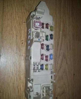 Mazda 626 Fuse box set 7l100233 7l10-02334800