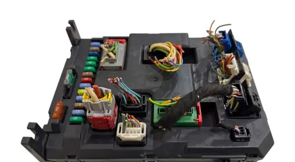 Citroen C3 Picasso Fuse module 9664983180 22661F01