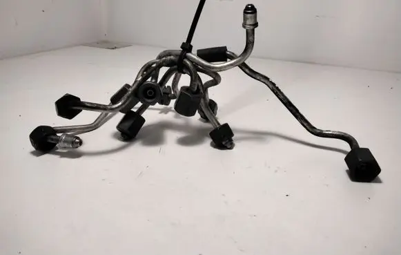 Fuel injector supply line/pipe