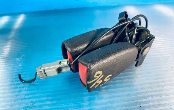 Volvo S40 Middle seatbelt buckle (rear) 730744