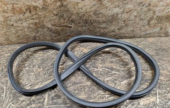 Citroen DS7 Crossback Rear door rubber seal (on body) 