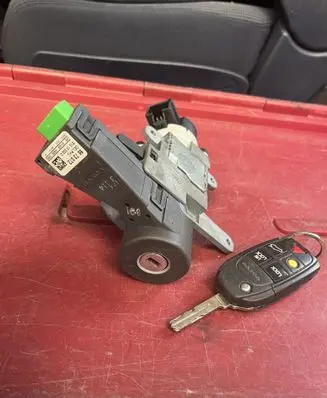 Volvo V70 Ignition lock 73760 8673073