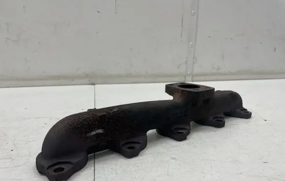 Peugeot 3008 II Exhaust manifold