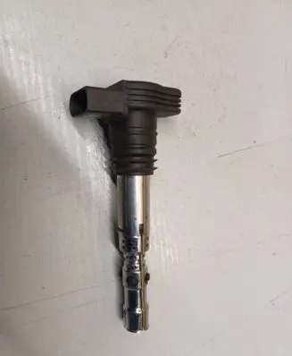 Volkswagen PASSAT B5.5 High voltage ignition coil 06A905115D