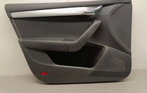 Skoda Octavia Mk3 (5E) Front door card panel trim 5E0837247 210405
