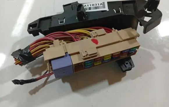 Renault Clio III Fuse box set 8200358192