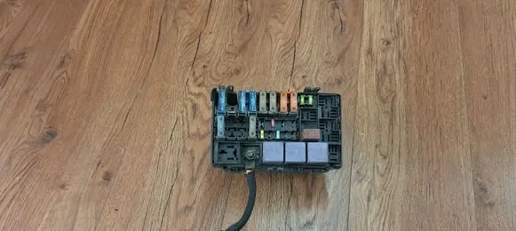 Renault Espace - Grand espace IV Fuse module 8200650602