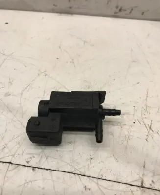 BMW 5 E60 E61 Vacuum valve 702318010