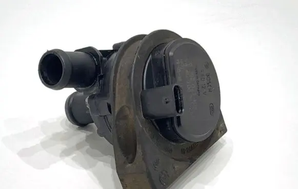 Skoda Kodiaq Oil filter mounting bracket 2Q0965567
