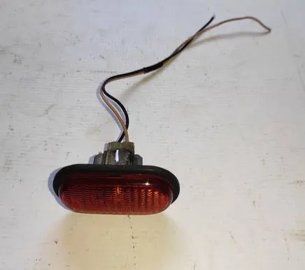 Front fender indicator light